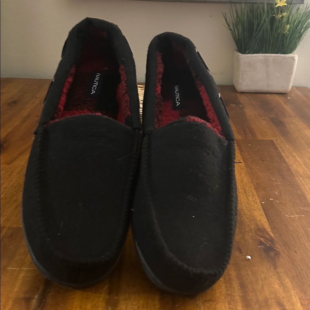 Nautica Men's Black/Red Fleece Lined Round Toe Mocassin Slip On Slippers..13